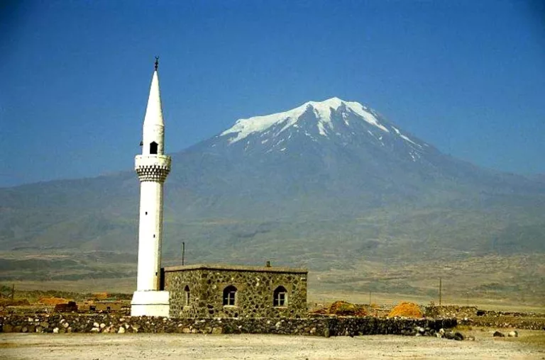 Cami und Ararat bield edited