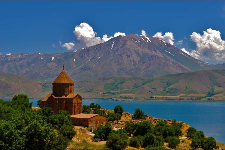 Akdamar island and Mount Artos